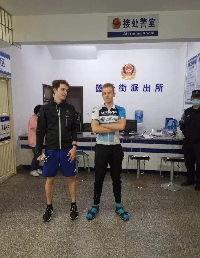 迷途不用急，大佛旅警熱情救助