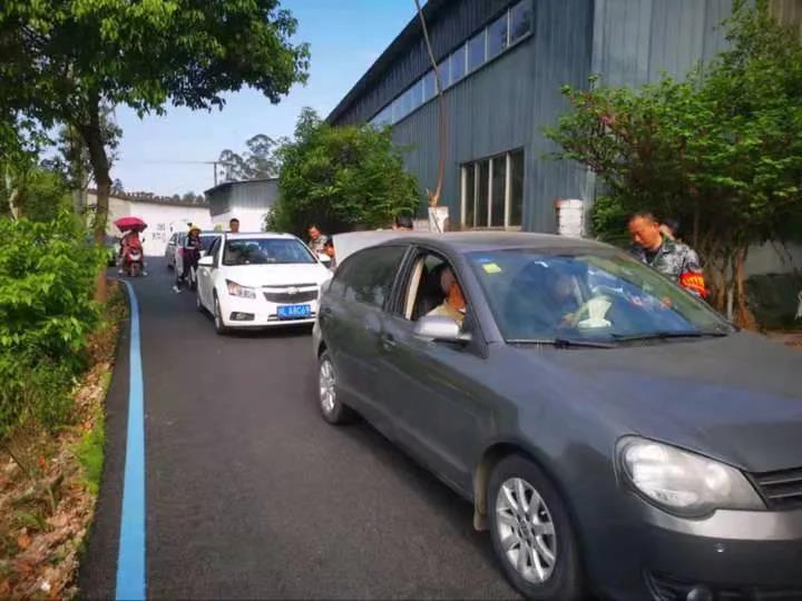 嚴查進入人員車輛